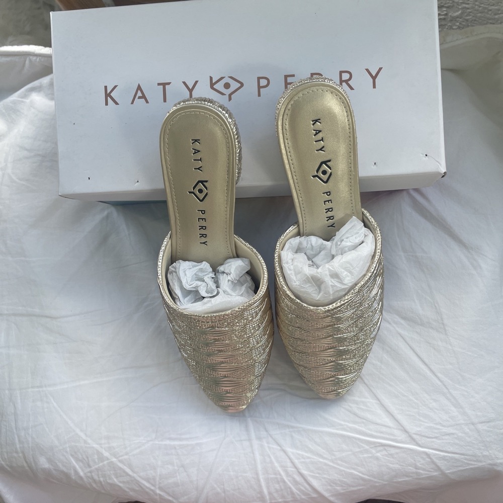 Katy Perry Women's The Busy Bee Slip-On Slide Sandal Gold - Picture 2 of 7